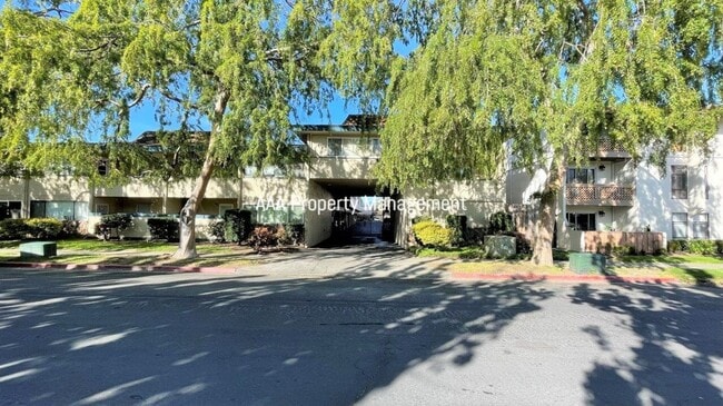Building Photo - Concord Beautiful remodeled 1 bedroom 1 bath condo! Central location Unit 58