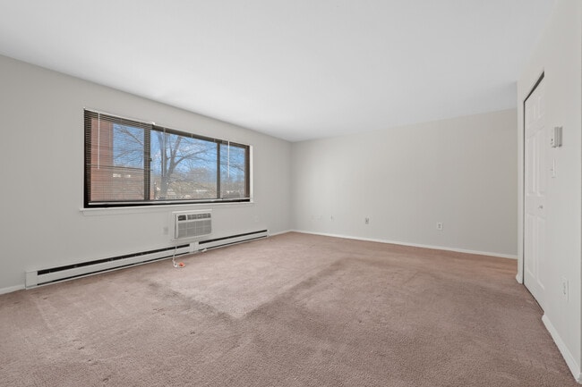 Photo - 44 Olcott Dr