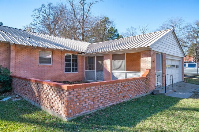 Photo - 175 E Elm St