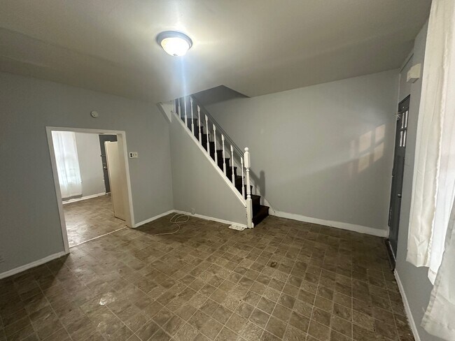 Photo - 661 E Wensley St