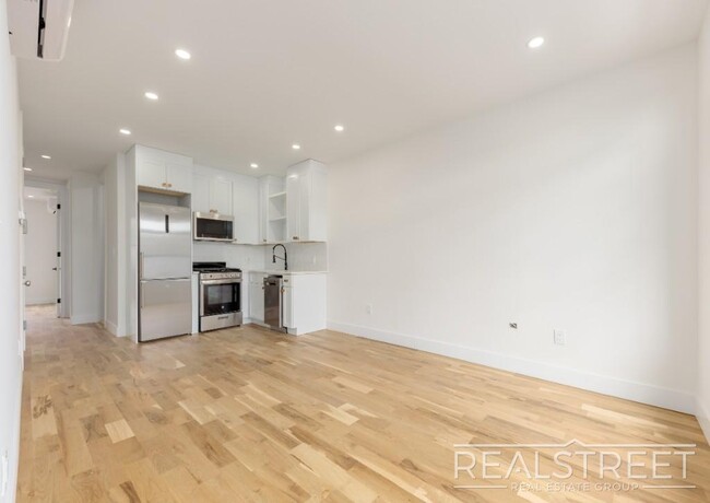 new 3 bed 2 Bath Duplex in Ocean Hill! - new 3 bed 2 Bath Duplex in Ocean Hill! Apartamento Unidad 1