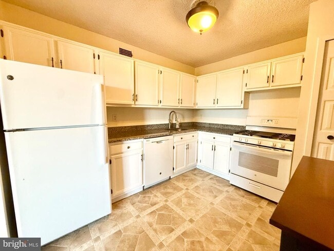 Photo - 5225 Pooks Hill Rd Unit 708S