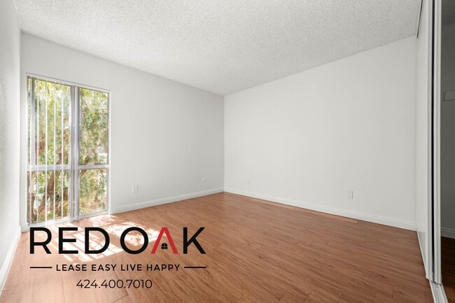 Photo - 17830 Sherman Way Unidad 331