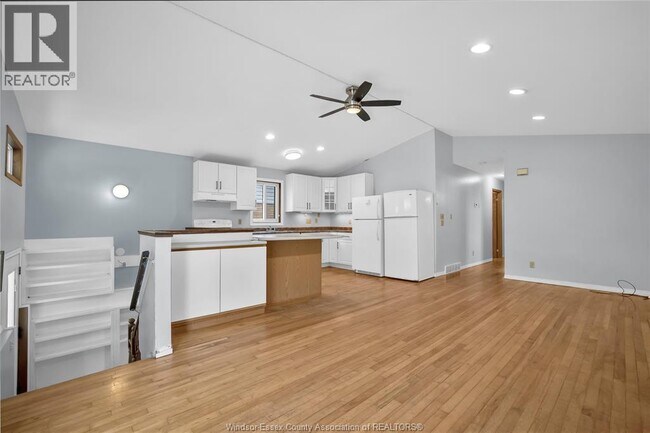 Photo - 463 Randolph Ave