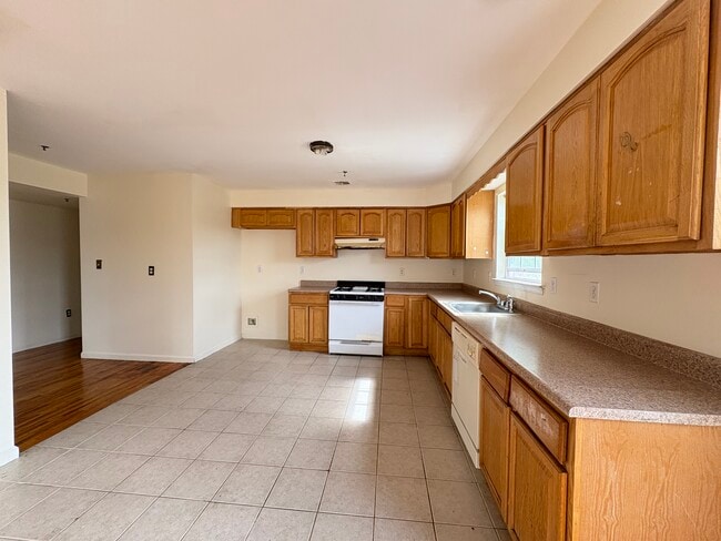 324 Clinton Ave 2 - 324-326 Clinton Ave Apartments Unit 2