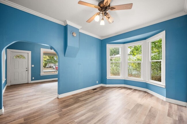 Building Photo - Centrally Located Home With Unbelievable C...