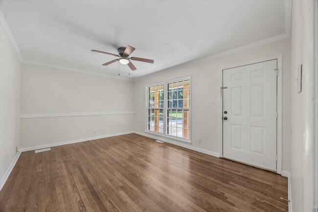 Photo - 2111 Shady Ln Cir NW