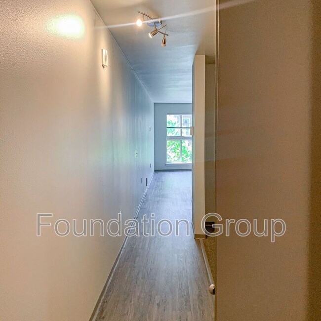 Photo - 2400 E Boston St