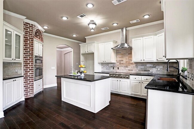 Photo - 16006 Piney Links