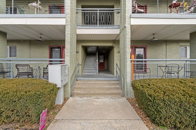 Photo - 1045 E 10th St Unidad 205