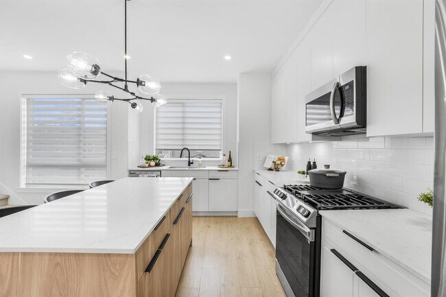 Photo - Spacious 4 bed 3.5 Bed Townhome in Panorama Ridge Unité 10