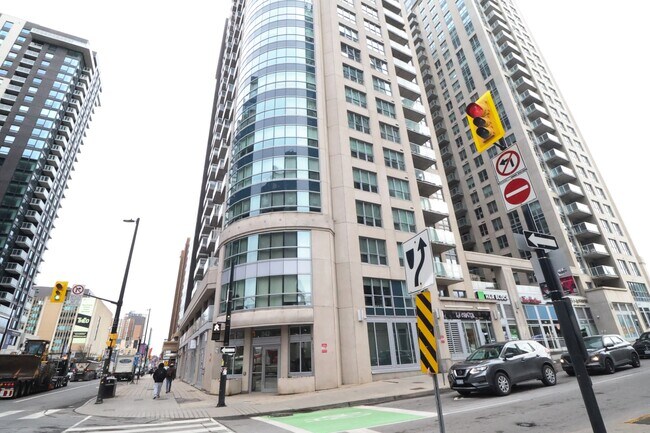 Photo - 242 Rideau St