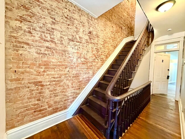 Building Photo - 162 S Potomac St Unit 2
