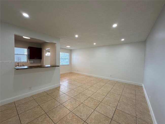 Photo - 5661 SW 36th Ct Unidad 203