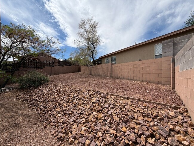 Photo - 3 Bedroom Single Story Available Near McMahon Blvd NW & Unser Blvd NW!