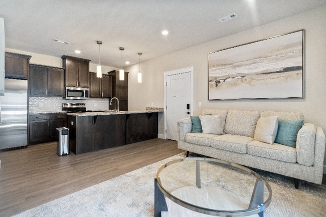 Building Photo - 1501 SW Aileron Cir Rental