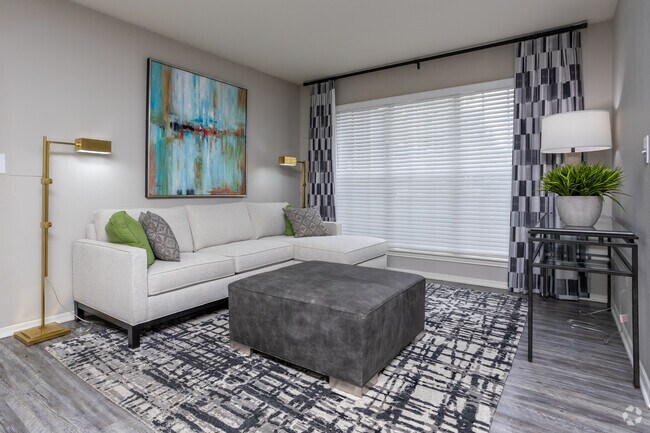 1BR, 1BA - 658SF