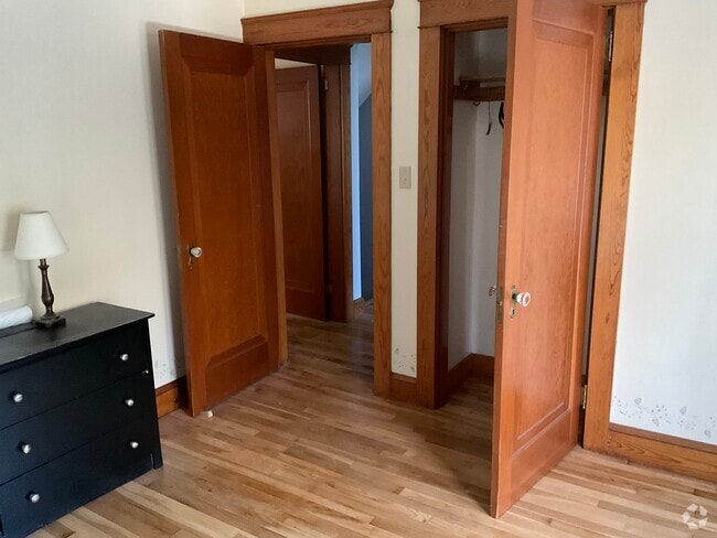 Building Photo - 411 NE Main St Unit B Rental