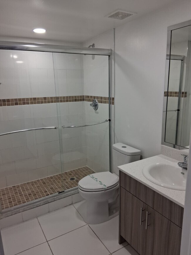 Photo - 18255 NW 68th Ave Unidad 627