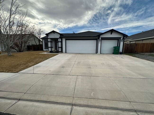 Building Photo - Fully Furnished Rental