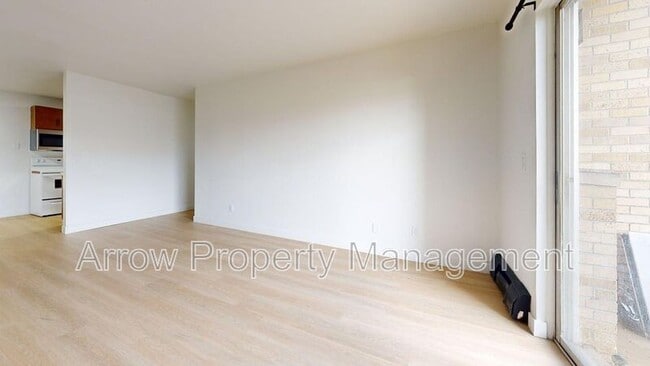 Building Photo - 215 E Arbor Ave