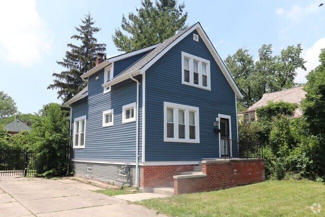 Building Photo - $1,300 - Newly 3 Bedroom 2 Bath Rental