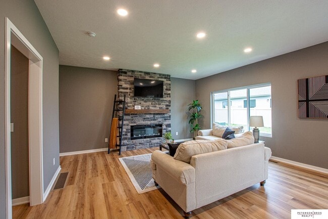 Photo - 14804 Willow St