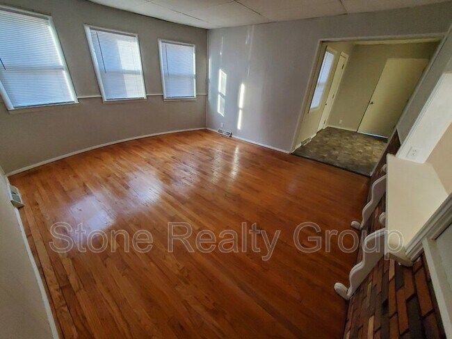 Photo - 810 4th Ave Unit Apt B