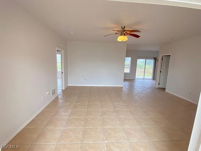 Photo - 428 Chamonix Ave S