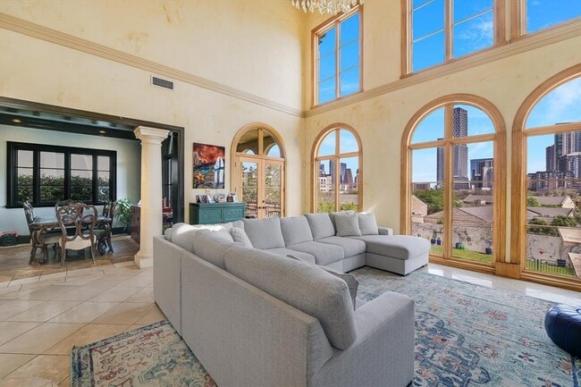 Photo - 504 Sunny Ln