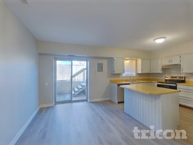 Photo - 2435 Shawnee Dr