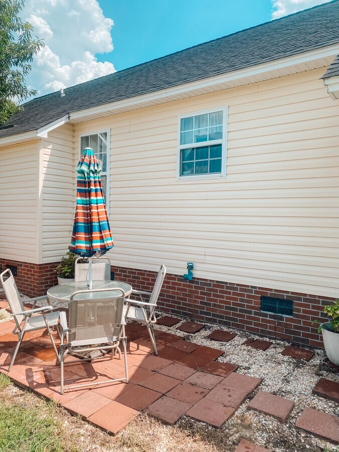 Photo - 1513 E 6th St