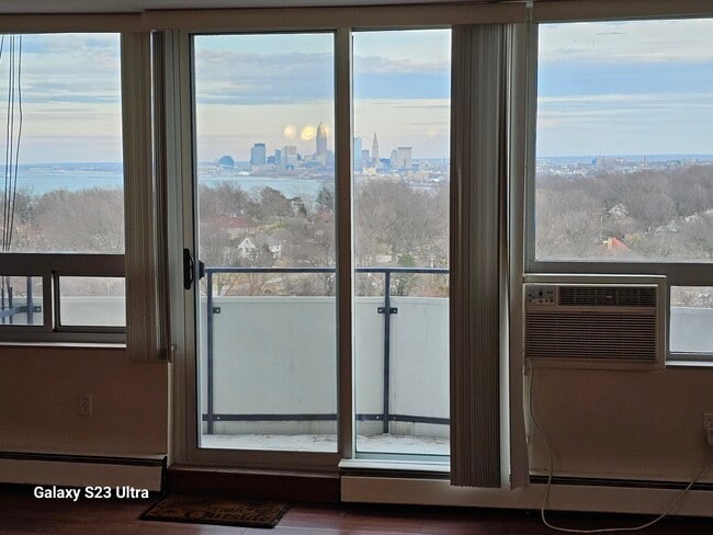 Building Photo - 11811 Lake Ave