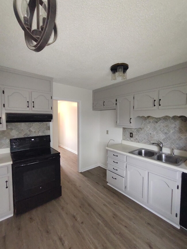 Photo - 1007 Kinsey Dr SE