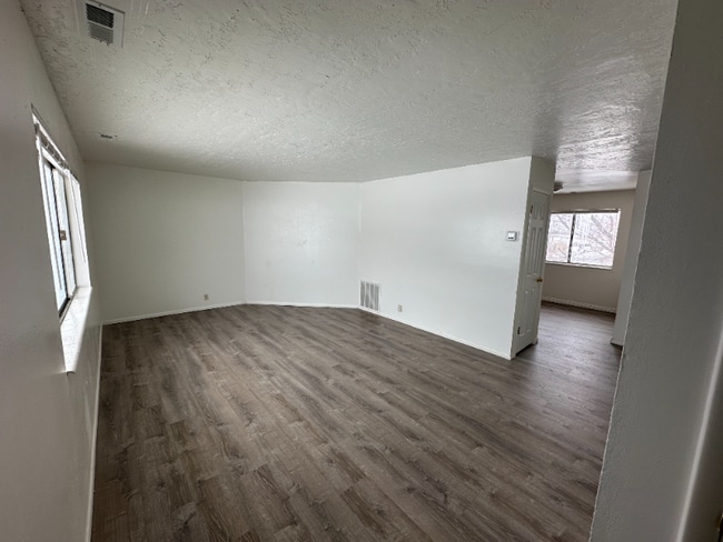 Photo - 411 Noble Rd