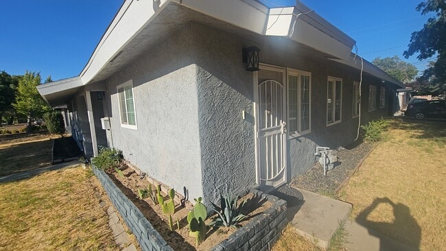 Photo - 45010 18th St W