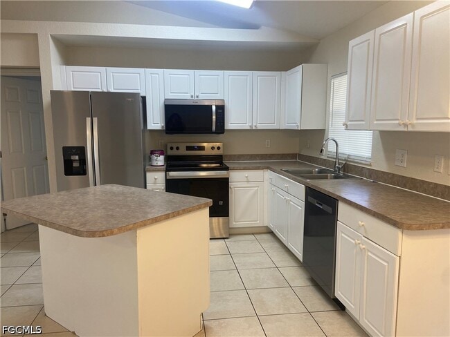 Photo - 4401 NE 22nd Pl