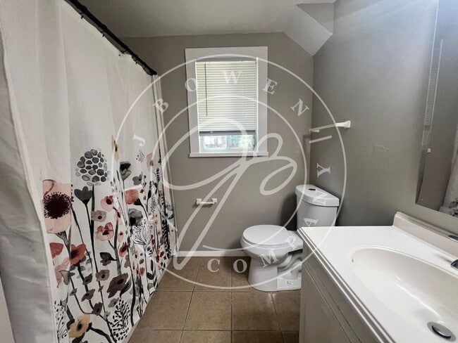 Photo - "Charming 4-Bed Home with Finished Basement on Northview Drive in Sylvania!"