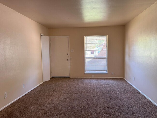 Photo - 225 Meadow Ln