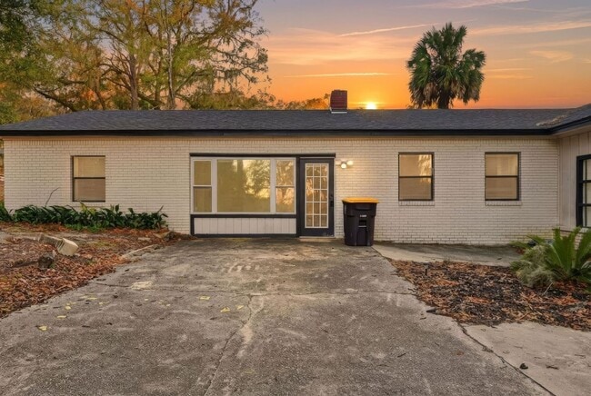 Building Photo - Rare Find! Spacious 2/1 Home on Huge Lot - Perfect for Work Vehicles, Boats & Pets***JANUARY SPEC...