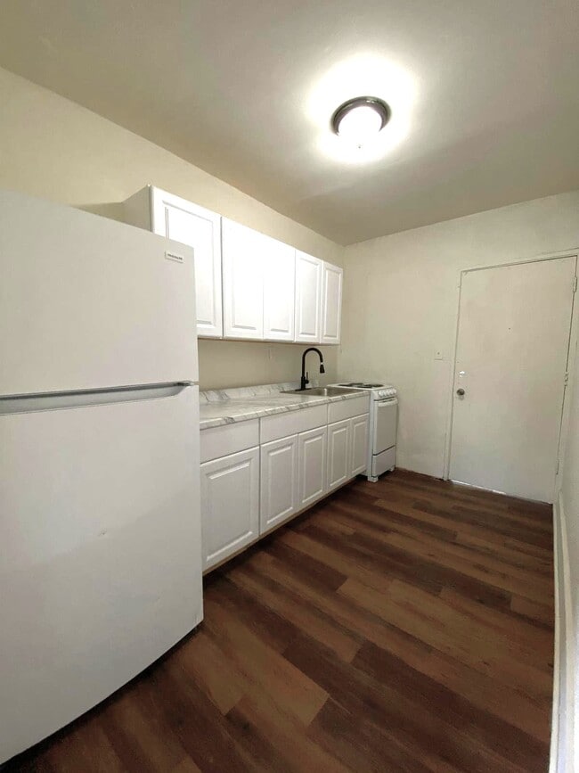 Photo - 614 1st St S