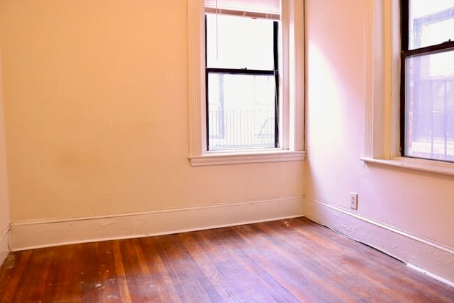 Building Photo - 9 Myrtle St Unit 4