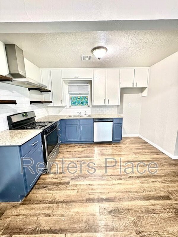 Photo - 224 W Memphis St