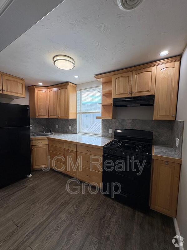 Building Photo - 38 Neptune St Unit 2R / 2nd Floor Rental