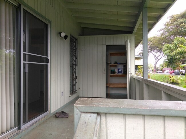 Building Photo - 98 -401 Hookanike St. #A Rental