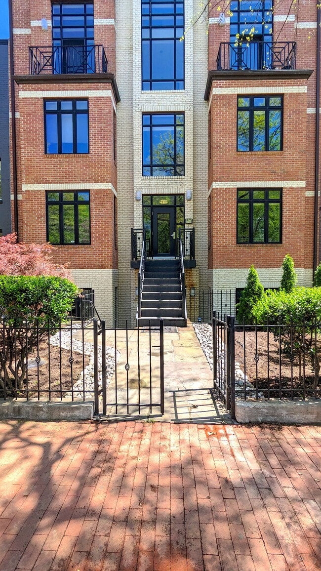 Building Photo - 2111 11th St NW Unit 1