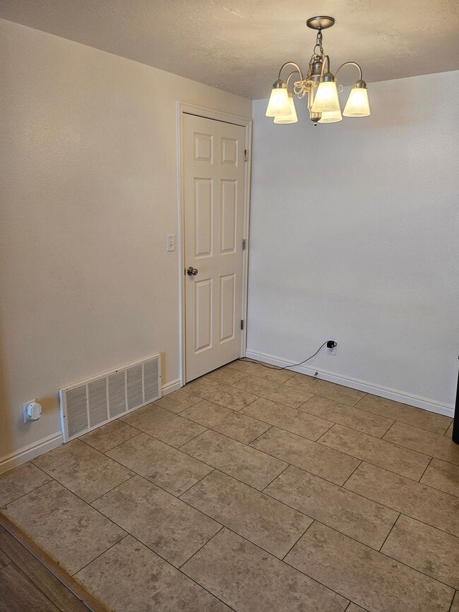 Photo - 3 Bed 2 Bath TH in Orem For Rent!