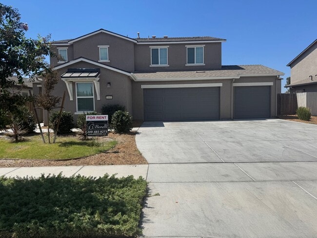 Building Photo - Perfect 5 bedroom, 3.5 bath home with atta...