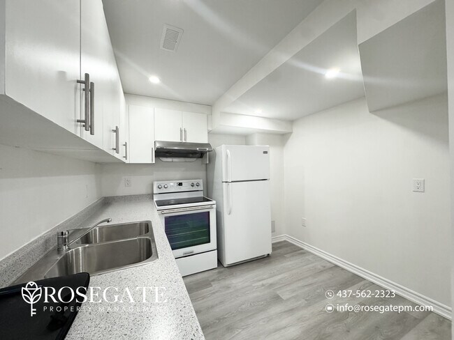 Photo - Spacious 1-Bedroom Basement Apartment with Walk-In Closet & In-Unit Laundry – Brampton Unité 2
