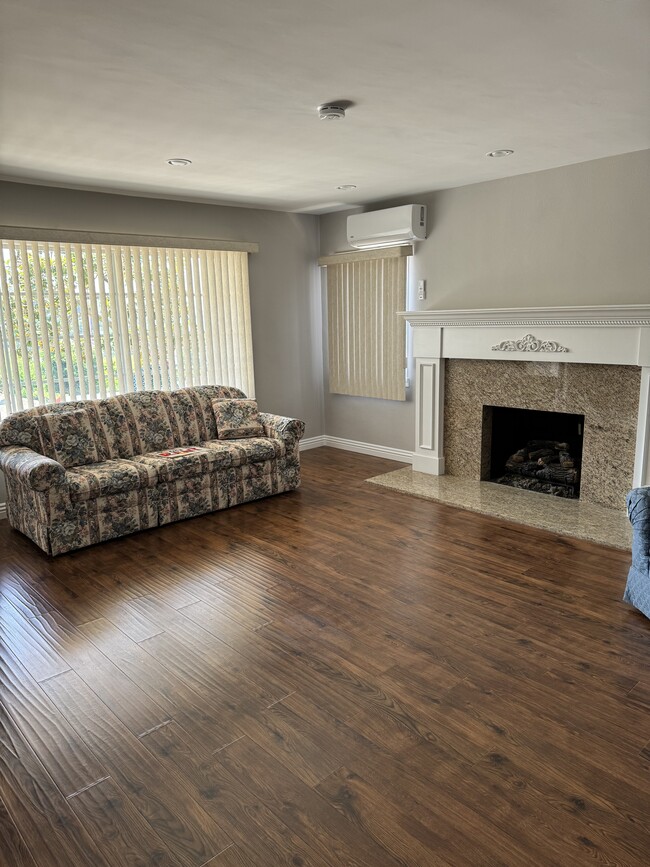 Living Room - 6247 Oak Crest Way Apartments Unit HLP#1